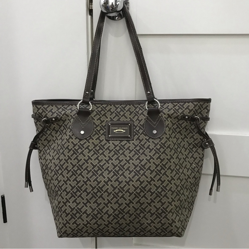 Tommy Hilfiger vintage tote medium/large brown and cream HT design